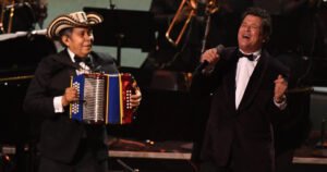 Murió el acordeonista Egidio Cuadrado, compañero musical de Carlos Vives y aclamado "rey del vallenato", a los 73 años