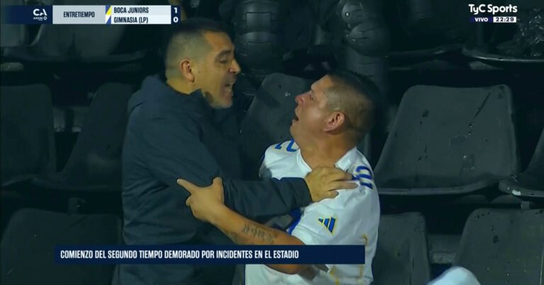 Violencia en Rosario: brutal enfrentamiento entre hinchas de Boca, Gimnasia y la Policía, con Riquelme en medio de la tribuna por la Copa Argentina