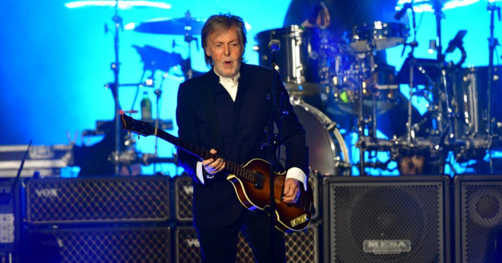 Paul McCartney arrancó en River con un tema de los Beatles, alegró a todos con sus canciones y mostró una vitalidad envidiable a los 82