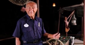 La historia del hombre que lleva 62 años trabajando en los parques de Disney