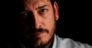 Guillermo Roz: "Ser inmigrante es una novela épica y yo la escribí con cuerpo y alma"