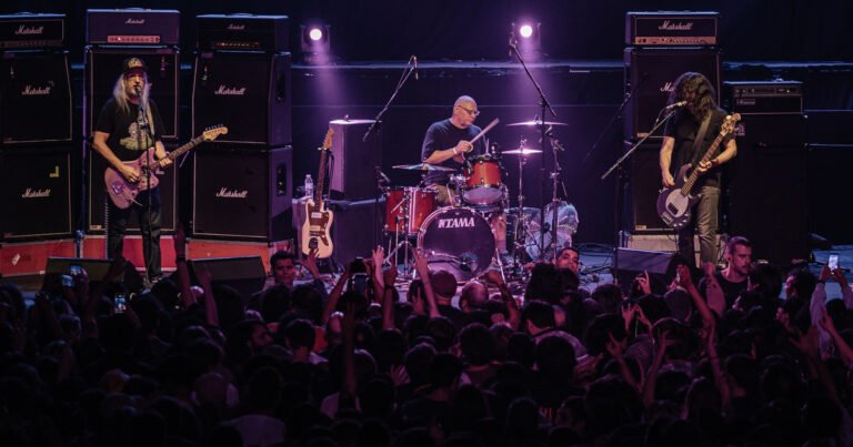 Dinosaur Jr, en una noche de rayos y centellas