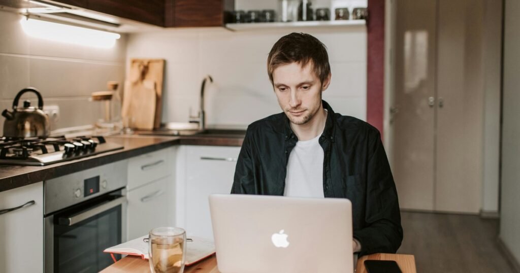 ¿Hacés home office?: esta es la ubicación perfecta de tu escritorio para atraer éxito y concentración, según el Feng Shui