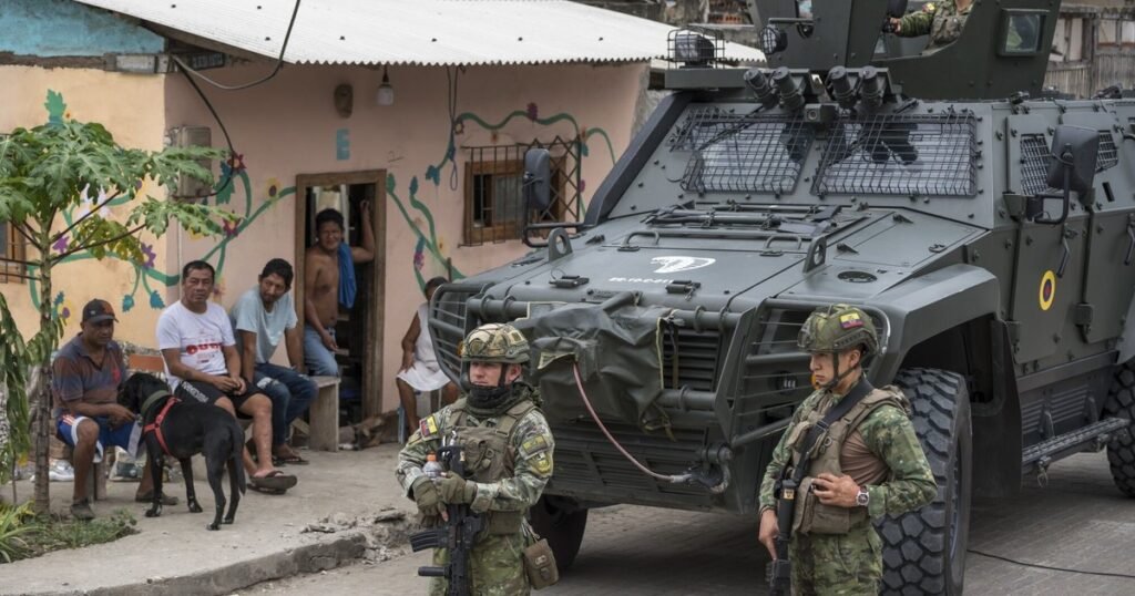 Escenas macabras en Ecuador: cuatro adolescentes desaparecidos, cuerpos calcinados y 16 militares bajo la lupa