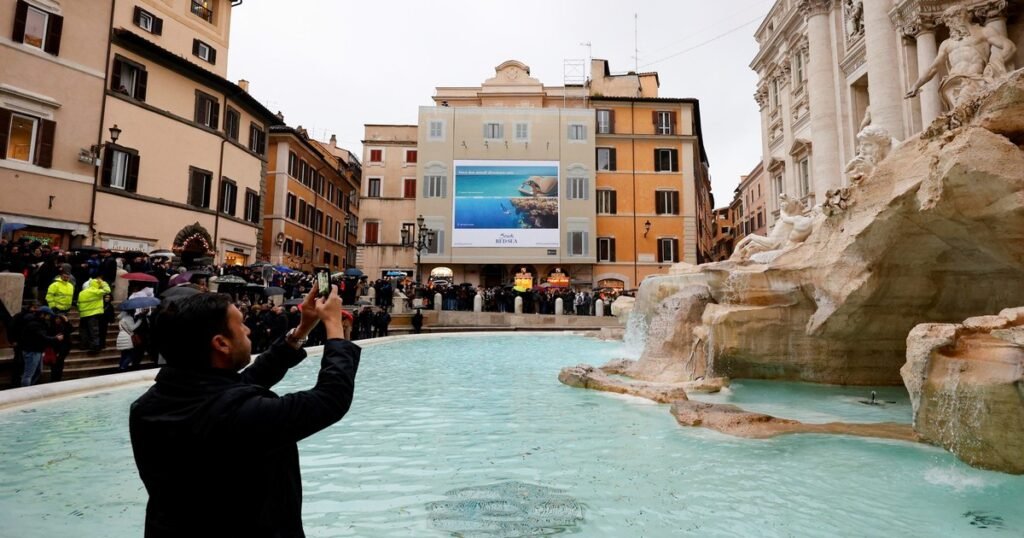 Roma: reabrió la Fontana di Trevi después de varias semanas de limpieza