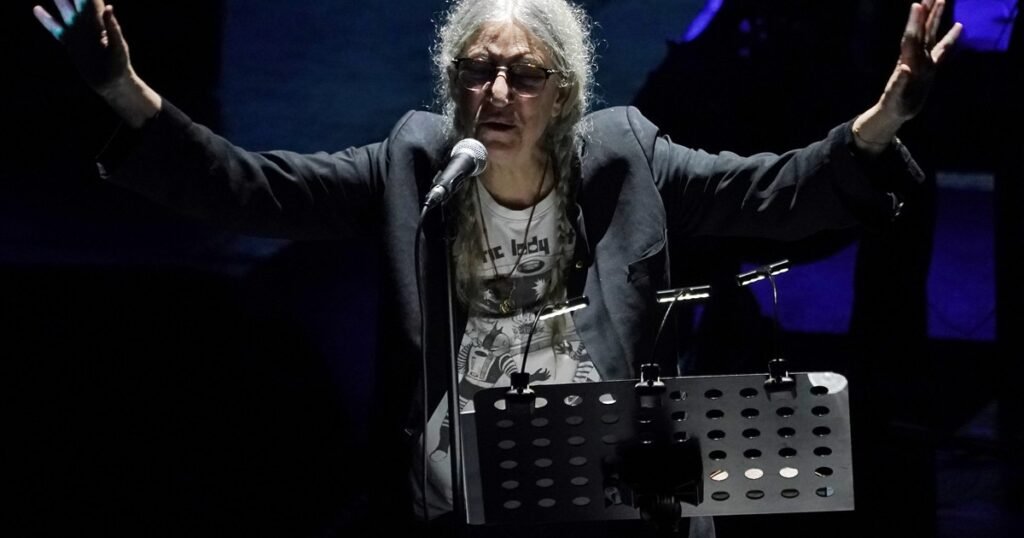 Patti Smith se desmayó en el escenario durante un show en Brasil