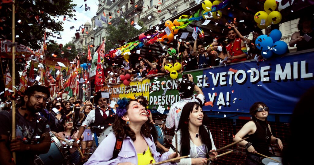 Javier Milei y sus medidas, EN VIVO: tras los dichos del Presidente en Davos, la comunidad LGBT marcha a Plaza de Mayo