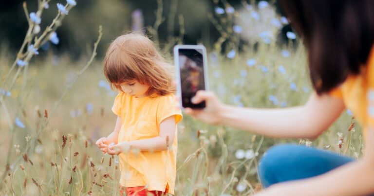 Una huella imborrable: por qué no hay que exponer la intimidad de los hijos en las redes sociales