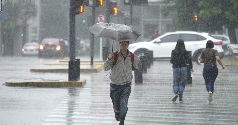 Alerta naranja por tormentas en Buenos Aires: hasta cuándo sigue la lluvia en la Ciudad y cuánto falta para que vuelva al calor extremo