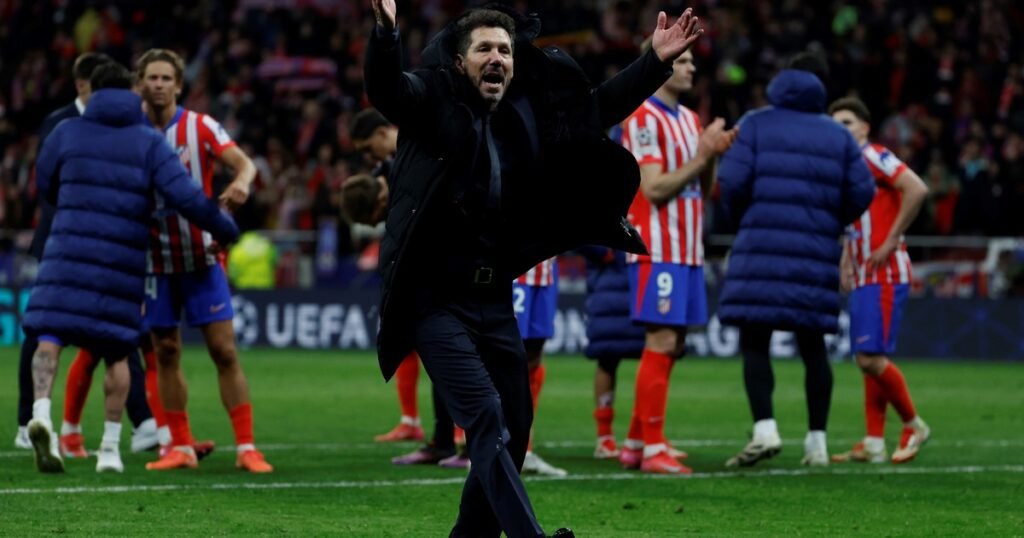 Diego Simeone hizo una encuesta en plena conferencia de prensa por el polémico penal de Julián Álvarez: "Nadie levanta la mano eh..."