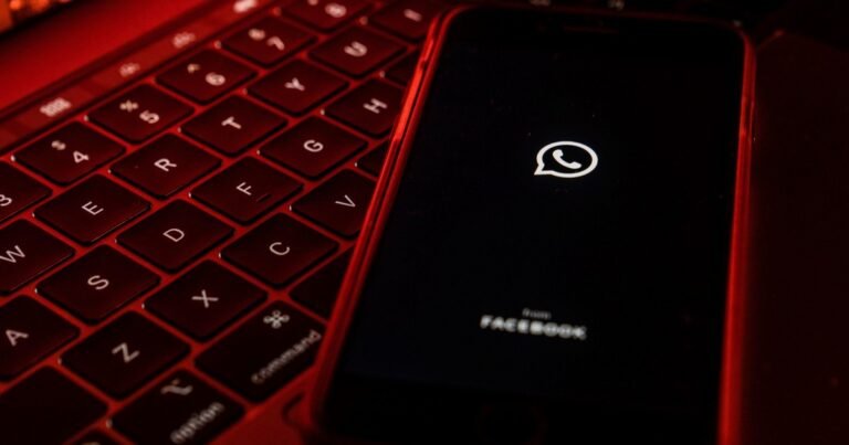 Cuatro usos muy comunes de WhatsApp que te pueden meter en problemas legales