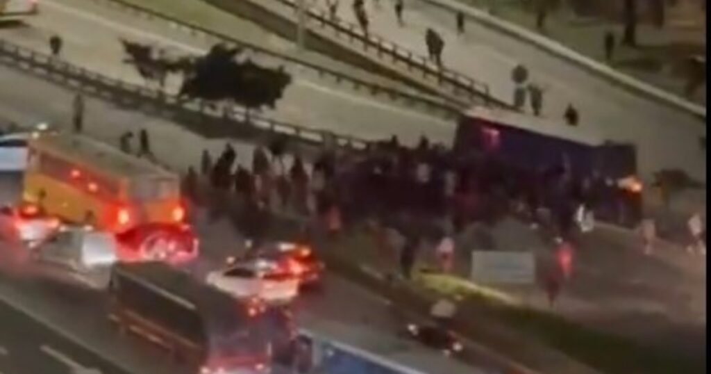 Graves incidentes entre hinchas de River y Platense: hubo corridas en General Paz y pedradas en Vicente López