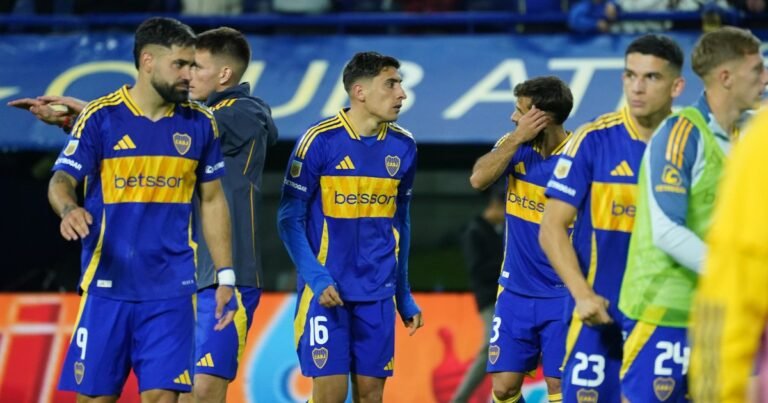 “Nosotros alentamos”: el provocador posteo de Boca tras el "que se vayan todos" contra Riquelme y el Consejo de Fútbol en la Bombonera