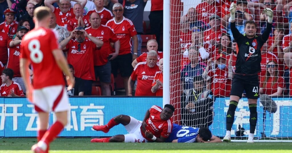 "Delay de bandera": la regla más estúpida del fútbol con VAR dejó en coma a un jugador de la Premier League