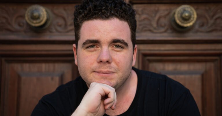 Cannes 2025: Gastón Cocchiarale, el eterno agradecimiento a Francella y a Campanella del actor de "Tres", el corto argentino en competencia