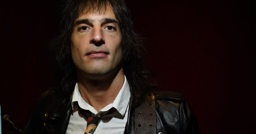 Joaquín Carámbula: el hijo menor de Berugo, es guitarrista, tiene banda de rock y recuerda los últimos días de su padre