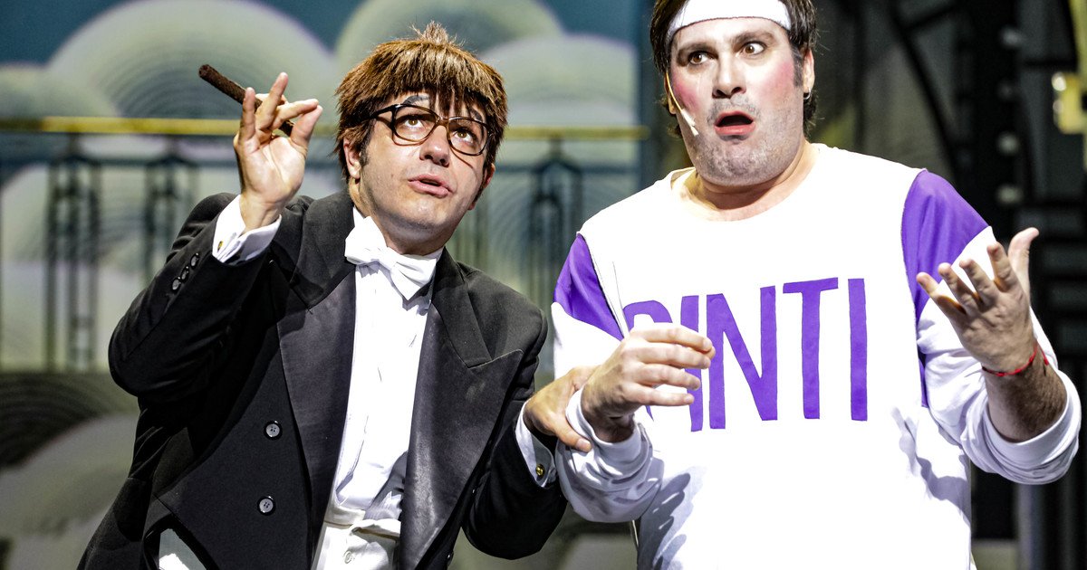 Tato Bores y Enrique Pinti volvieron al escenario con un homenaje a la revista porteña: plumas, bailes, lentejuelas y humor político