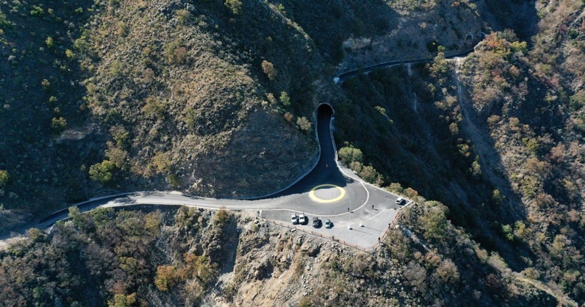 Este camino serrano con túneles escondidos es uno de los paisajes más impactantes del país y pocos conocen: cómo visitarlo