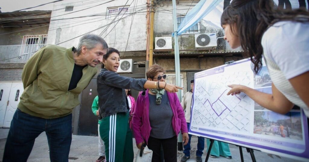 En el Día del Trabajador, Máximo Kirchner y Mayra Mendoza recorrieron una obra realizada con fondos de la Provincia, sin mencionar a Axel Kicillof