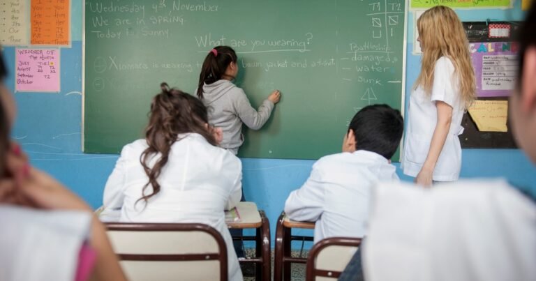 Un prestigioso ente británico da tres causas por las que el inglés se enseña mal en el país, aun en escuelas privadas