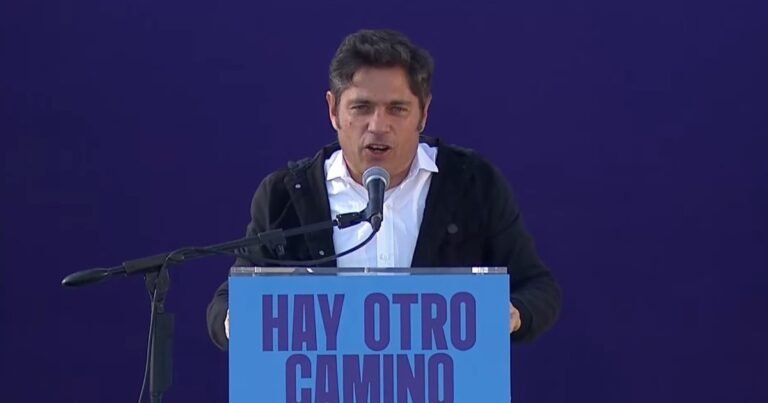 Axel Kicillof dijo que la receta de Milei para bajar la inflación es "dólar planchado y salario destrozado"