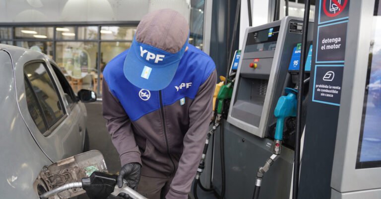 YPF podrá subir y bajar la nafta en cualquier momento del día según sus ventas