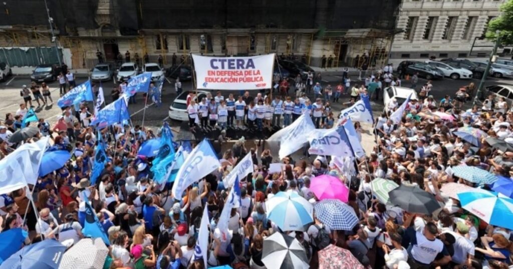 El Consejo Federal de Educación será el encargado de discutir con los gremios nacionales los salarios de los docentes