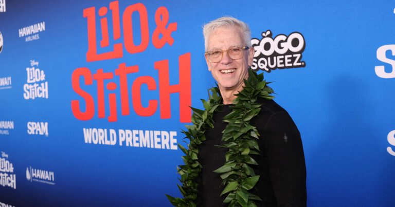 La historia de Chris Sanders, la mente maestra detrás de Lilo & Stitch (y también la voz)