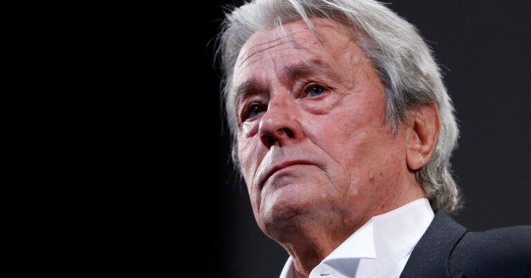 El testamento secreto de Alain Delon: le dejó su legado artístico a una sola persona y provocó una guerra entre sus hijos