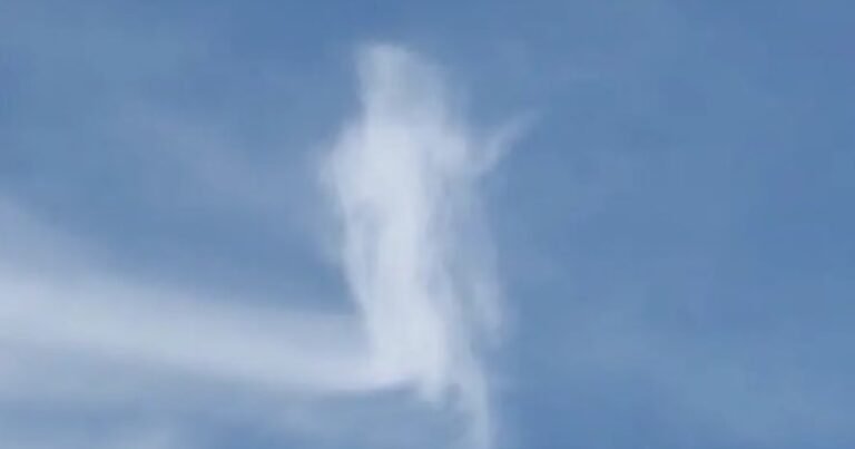 Filman una nube con forma de Jesús que apareció flotando sobre una basílica: "una señal divina"