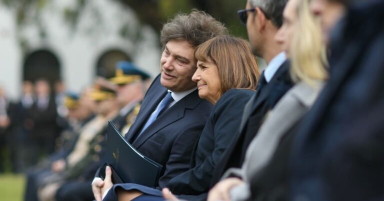 Javier Milei y sus medidas, EN VIVO: "El protocolo antipiquetes está vigente", advirtió el Gobierno y confirmó que les descontará el día a los empleados públicos que se sumen a la marcha por Cristina Kirchner