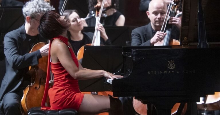 La pianista china Yuja Wang y la Mahler Chamber Orchestra construyeron una comunión mágica y magistral en el Colón