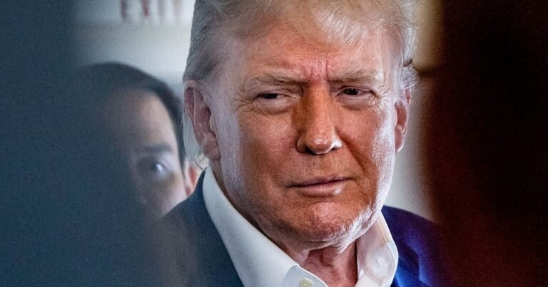 En internet y en la vida real, Trump ofrece una ventana a su psique