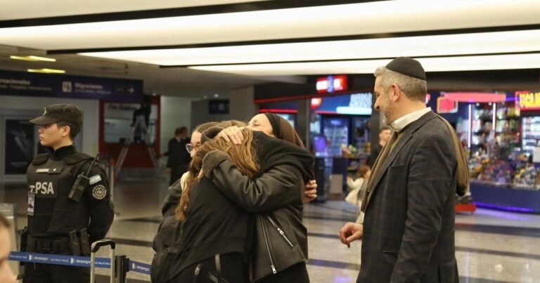 Llegaron los argentinos repatriados desde Israel por la guerra en Medio Oriente: son más de 200