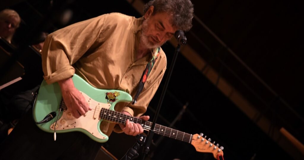 A propósito del caso de Edelmiro Molinari, ¿los pioneros del rock argentino pueden vivir de la música?