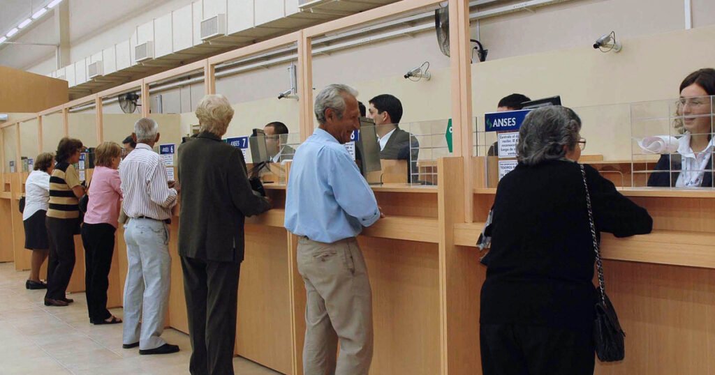 Jubilados: ANSES adelantó el pago del aguinaldo de junio por los feriados
