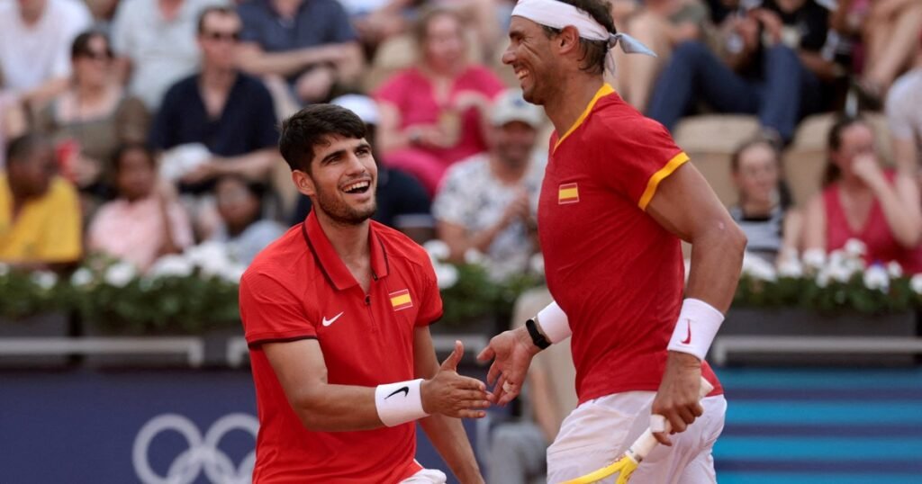 Rafael Nadal felicitó a Carlos Alcaraz por su épico título en Roland Garros: la increíble coincidencia ganadora de los dos tenistas españoles