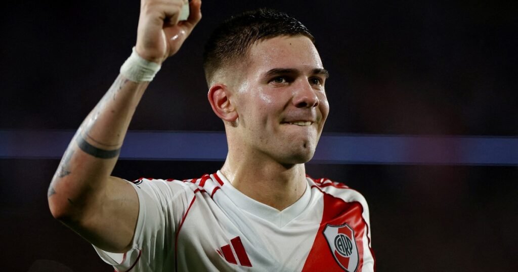 Franco Mastantuono, rumbo al Real Madrid: se hizo la revisión médica, firmó su nuevo contrato y viaja a Estados Unidos con el plantel de River