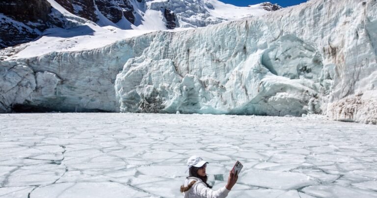 La increíble laguna glacial en el corazón de los Andes bolivianos