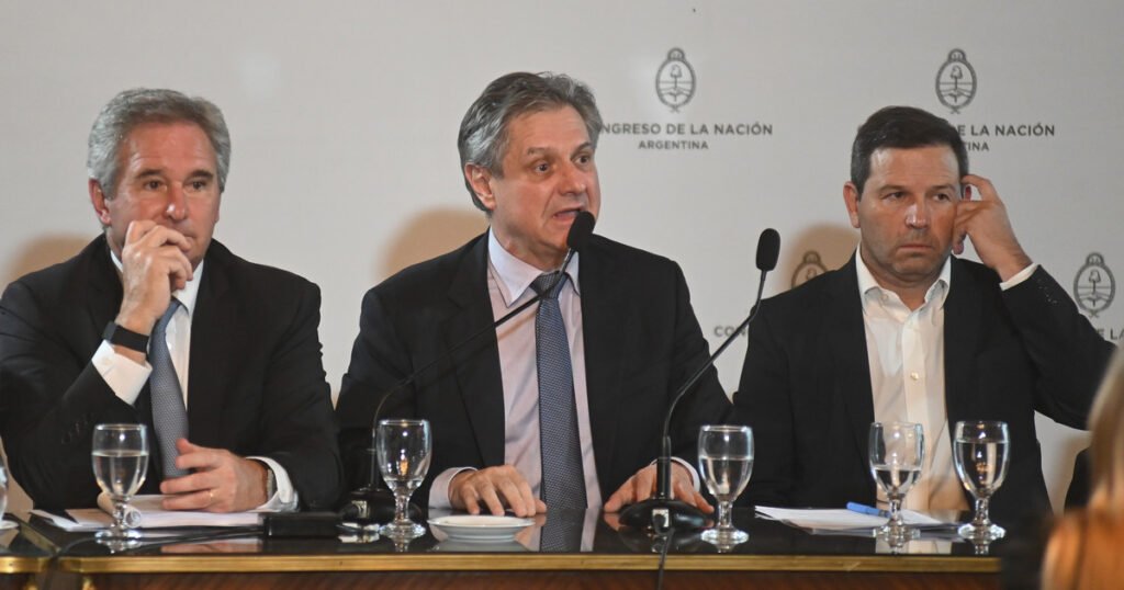 Dólar: el Gobierno interviene con fuerza en futuros para controlar el precio, pero dice que tiene el visto bueno del FMI