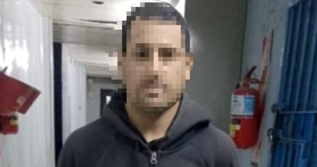 Decapitó a su mamá con un hacha y fue hasta una clínica a pedir ayuda