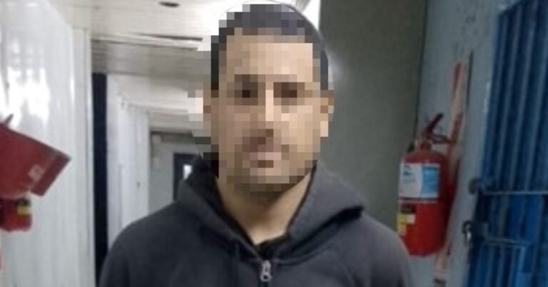 Decapitó a su mamá con un hacha y fue hasta una clínica a pedir ayuda