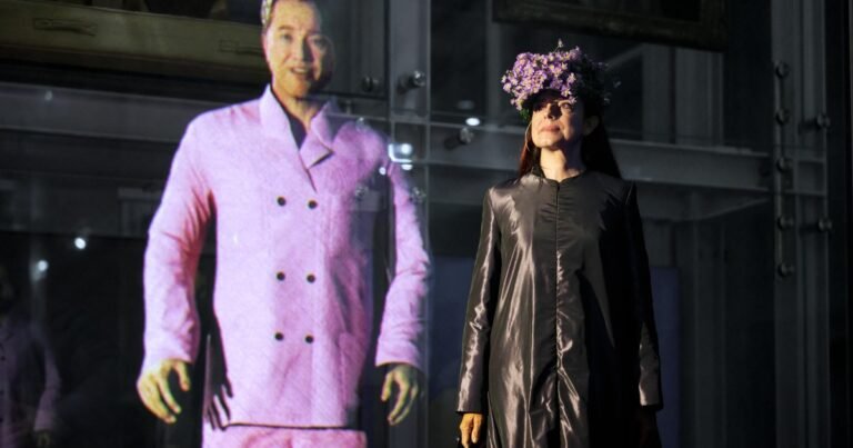 Alicia Framis, primera mujer en casarse con un holograma: "Ailex nació con el propósito de ayudarme en mi soledad"