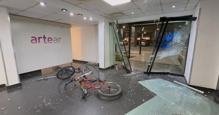Citaron a indagatoria a tres camporistas por el ataque al edificio de TN