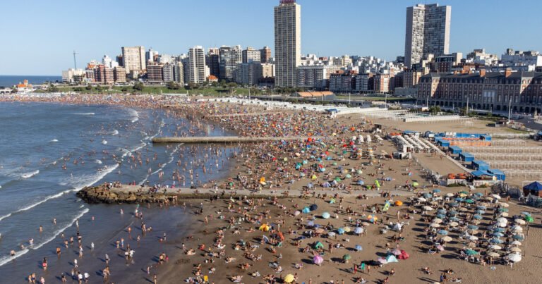 IVA al turismo: por el actual tipo de cambio, el Gobierno evalúa cambios en el índice para impulsar al sector
