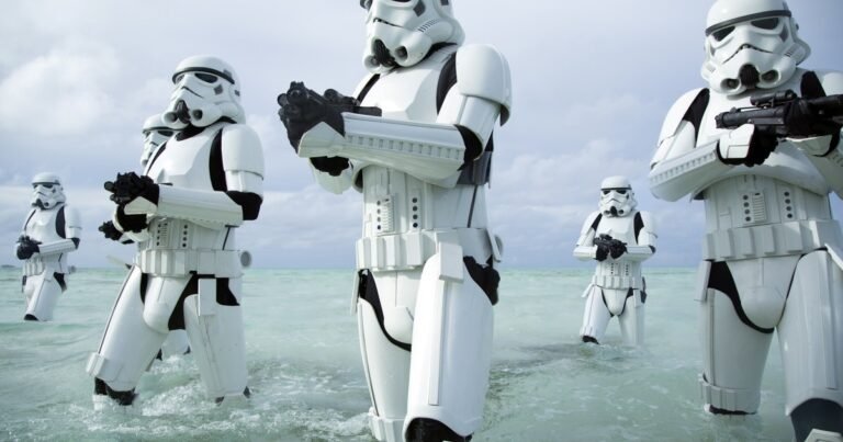 La cifra fabulosa por la que un fan de Star Wars compró un casco de stormtrooper original