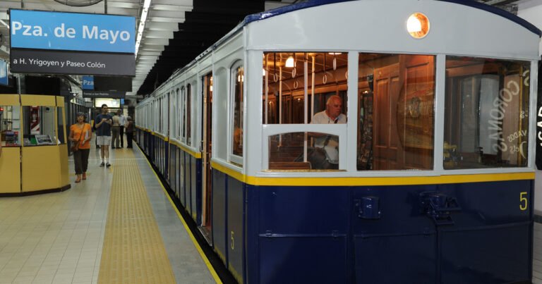 El paseo en el subte A le devuelve el aire vintage a Buenos Aires: qué días y en qué horarios va a funcionar