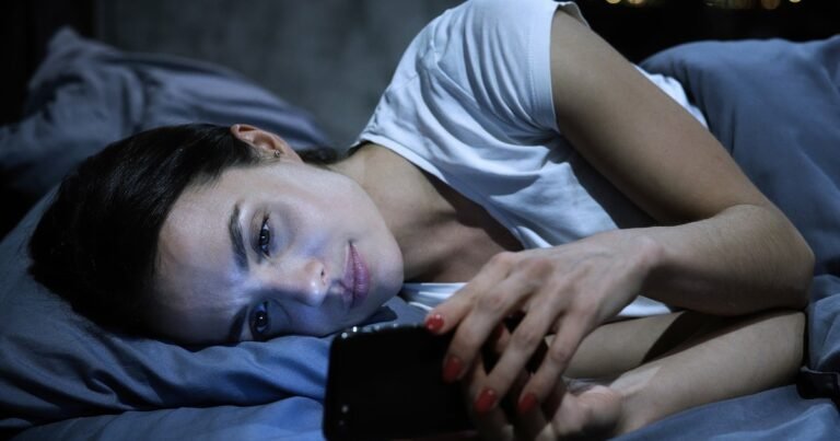 Le quitan el celular a un adolescente y termina en urgencias: el caso desconcierta