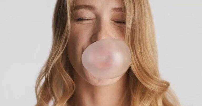 Mascar chicle todo el día: ¿Es malo para tu salud?