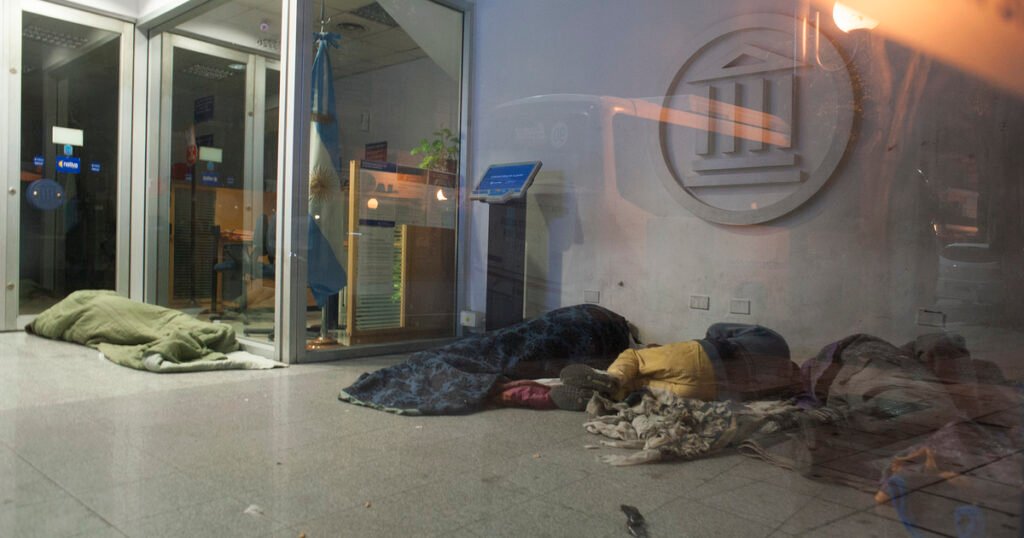 Dos hombres y un bebé murieron en la calle por la ola de frío polar que afecta a todo el país